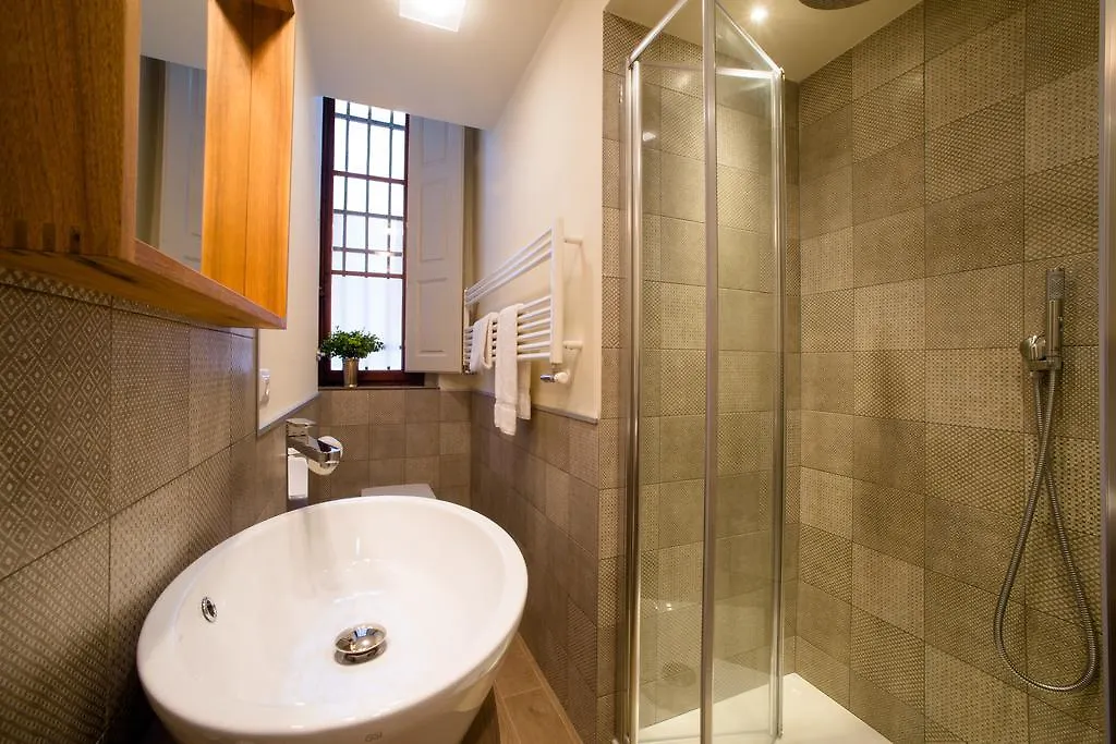 Mdr Numbersix Suites Florence 0*,